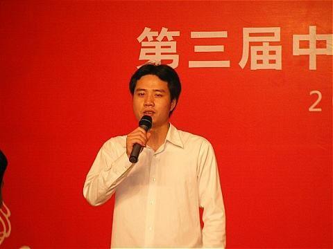 只有初中学历,他如何将网站做到4亿用户,逆袭为亿万富豪?