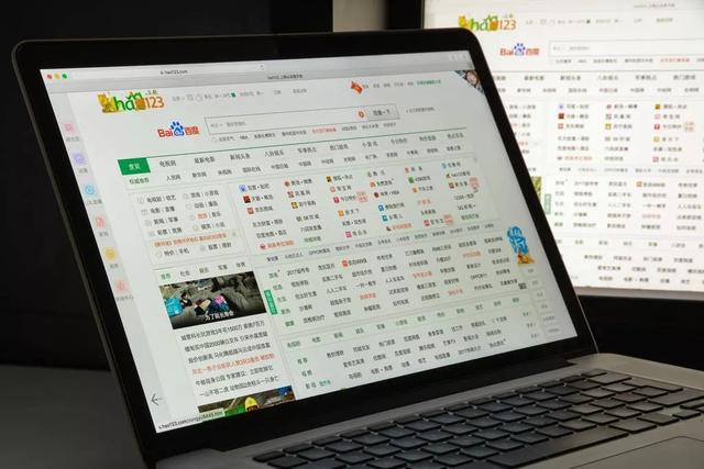 只有初中学历,他如何将网站做到4亿用户,逆袭为亿万富豪?