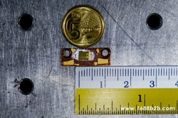 科学家研发出第一台电动“拓扑”激光器