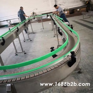 900加挡板塑料网带爬破提升机