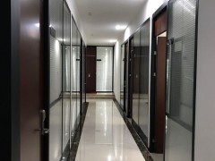 办公室装修设计一定要了解的办公室玻璃隔断
