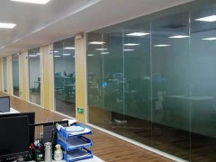 安装办公室玻璃隔断还您一个不一样的工作环境