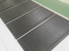 防疲劳脚垫厂，环保防静电工业胶板，卡优地垫厂