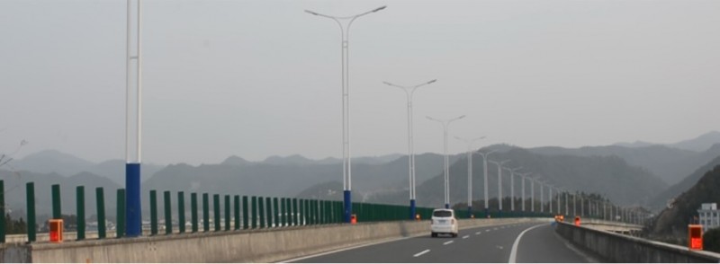 雾天公路行车安全诱导装置