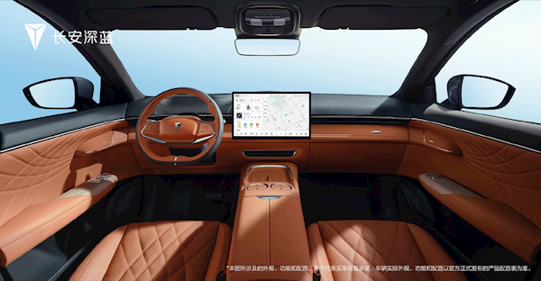 长安深蓝全新中型SUV S7亮相：仪表盘“消失”