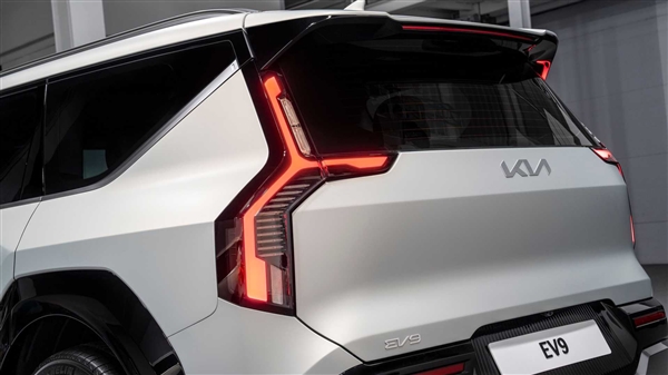 800V电气架构打造 全新起亚EV9发布：二三排可面对面乘坐