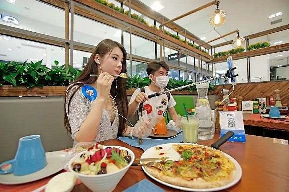 餐企集体变身“直播达人”，直播带货成餐饮新趋势？